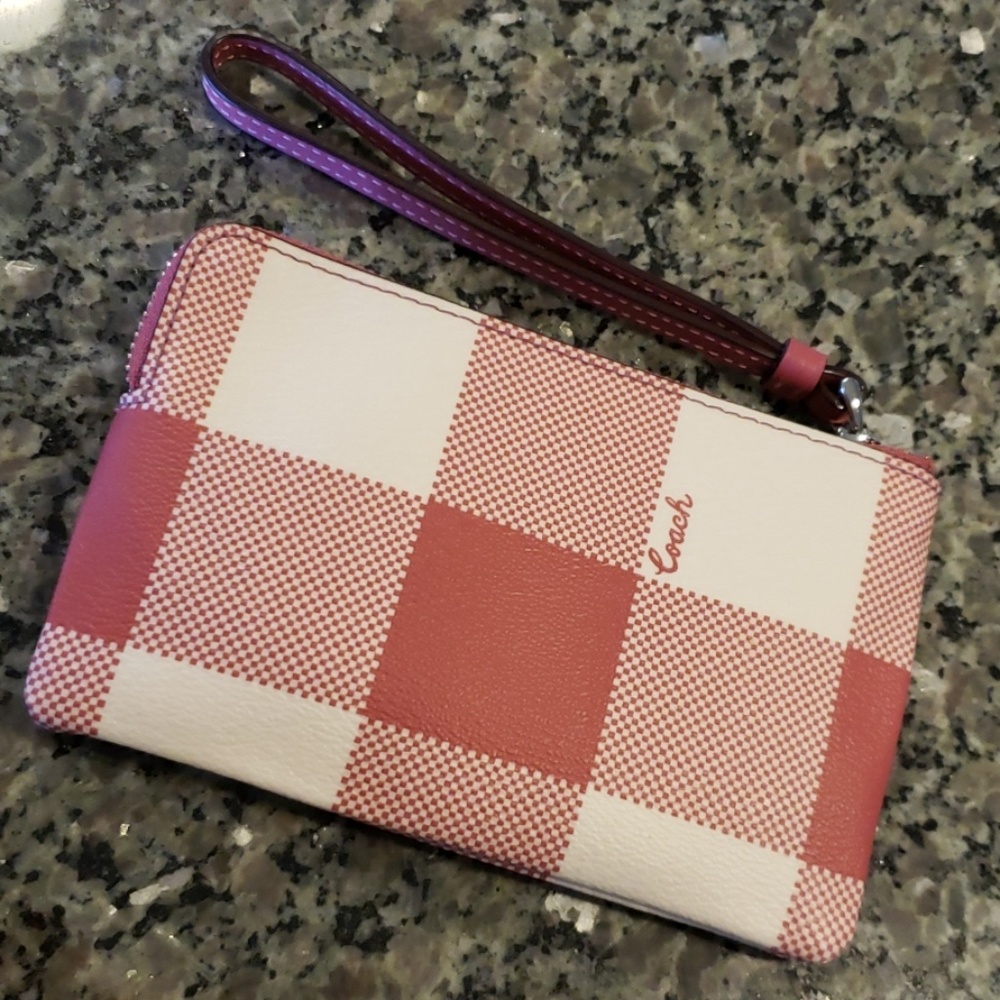 Pink coach wristlet - Picture 3 of 4